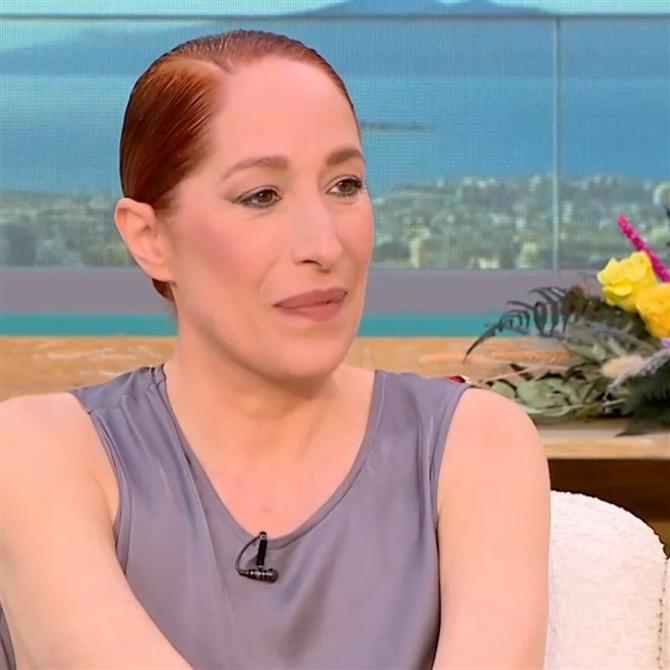 Κόρα Καρβούνη: Η εξομολόγηση για τον σύζυγό της και τον γάμο τους - "Συγκινήθηκα πάρα πολύ! Κάποια στιγμή ο Άγγελος Μπράτης μου είπε…"