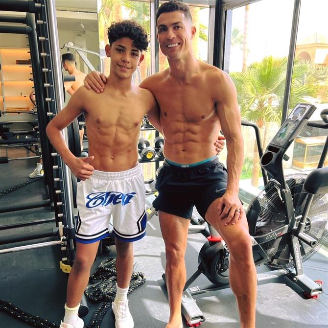 Κριστιάνο Ρονάλντο: Η άβολη στιγμή που μαθαίνει ότι ο 14χρονος γιος του έχει κοπέλα (βίντεο)
