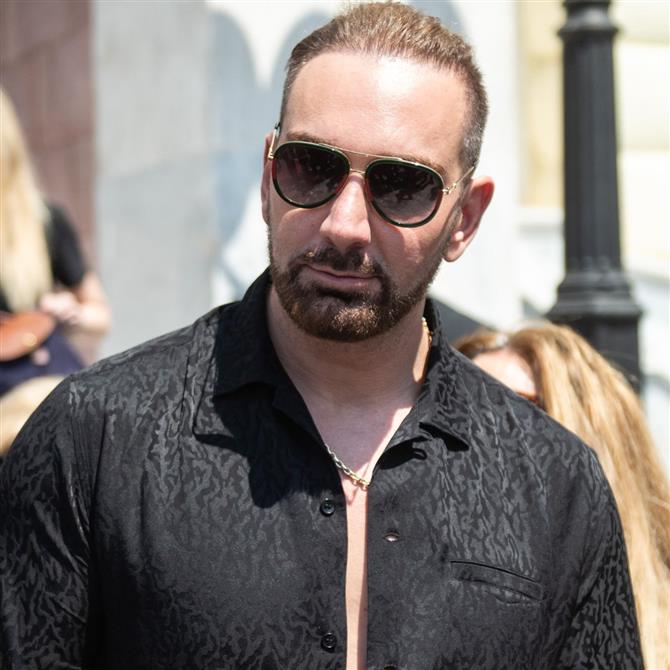 Θρήνος για τον Νίκο Κοκλώνη: Πέθανε ο πατέρας του
