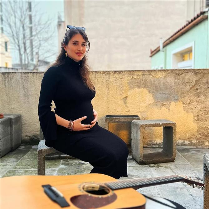 Παυλίνα Βουλγαράκη: Ο λόγος που γέννησε με καισαρική & τα κιλά που πήρε στην εγκυμοσύνη της - "Ήμουν ψυχολογικά σε τρέλα"