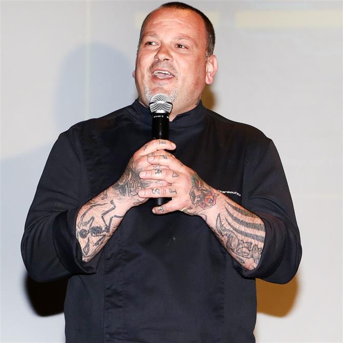 Συγκλονίζει ο Δημήτρης Σκαρμούτσος: "Τρεις φορές την έχω γλιτώσει από υπερβολική δόση - Έχασα οικογένεια, φίλους, σπίτια, τα πάντα"