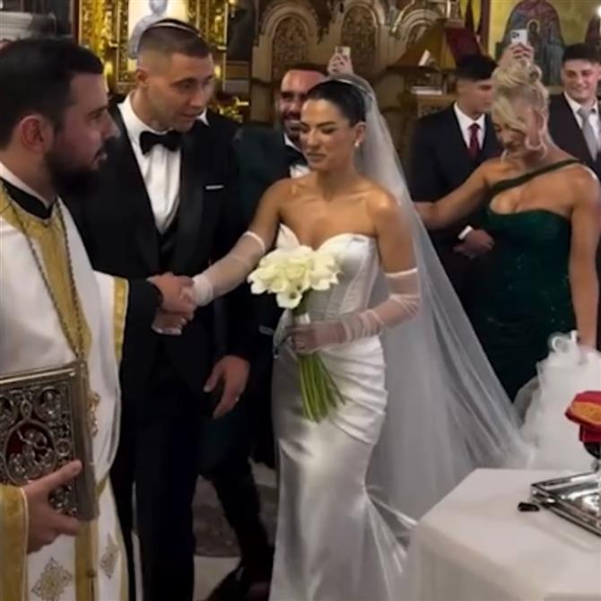 Στέλλα Πάσσαρη: Παντρεύτηκε με κουμπάρα την Ιωάννα Τούνη (φωτογραφίες & βίντεο)
