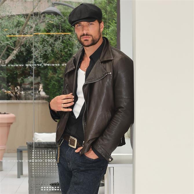 Simone Susinna: Εσπευσμένα σε ιδιωτικό θεραπευτήριο της Αθήνας ο πρωταγωνιστής της ταινίας "365 Days"