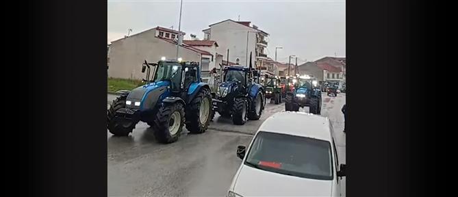 Φλώρινα: Μηχανοκίνητη πορεία στο κέντρο της πόλης και μπλόκο στο τελωνείο Νίκης από αγρότες της περιοχής