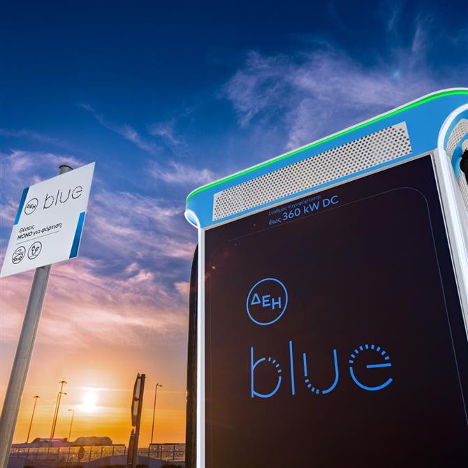 Καλοκαιρινές φορτίσεις με προνόμια από τη ΔΕΗ blue και τη Visa