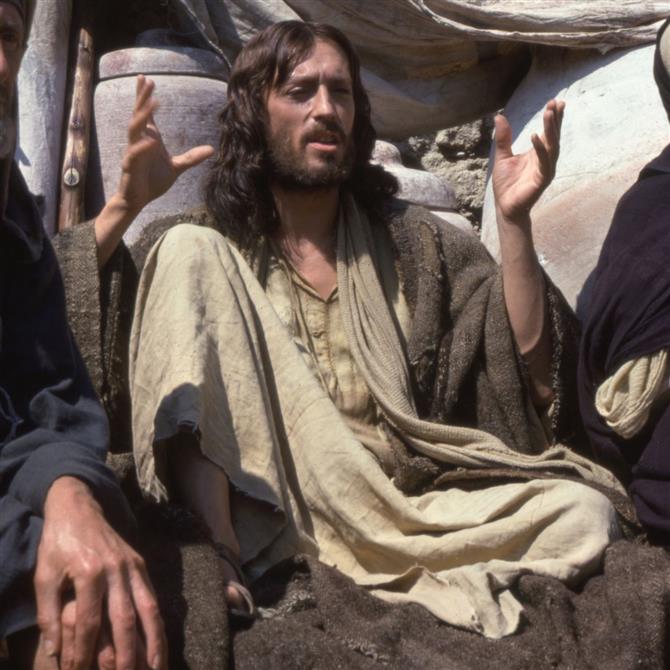 Ρόμπερτ Πάουελ: Δείτε πώς είναι σήμερα στα 80 του ο ηθοποιός που ενσάρκωσε τον "Ιησού από τη Ναζαρέτ"
