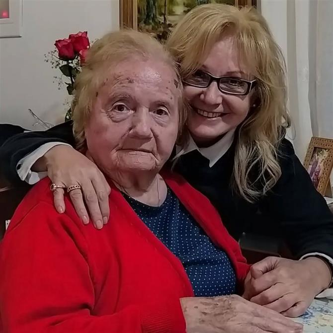 Αγγελική Νικολούλη: Συγκλονίζει το "αντίο" στη μητέρα της - "Έφυγες αθόρυβα μέσα στη νύχτα για το ταξίδι που δεν έχει γυρισμό"
