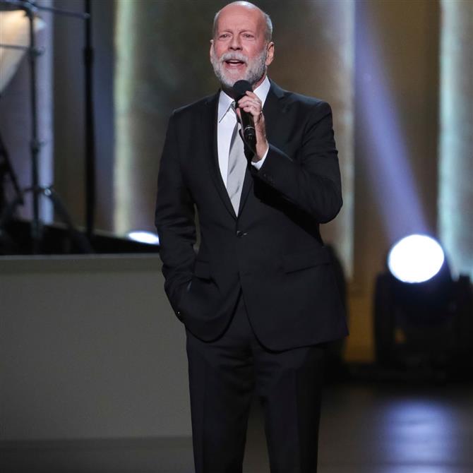 Μπρους Γουίλις: Η σπάνια δημόσια εμφάνιση του ηθοποιού μετά τη διάγνωση με μετωποκροταφική άνοια