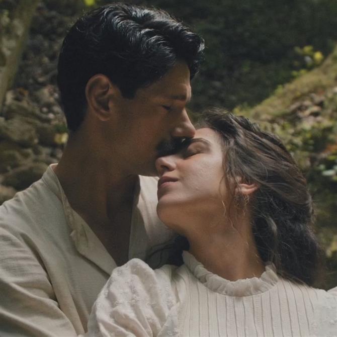 Ντένια Στασινοπούλου: Οι "17 Κλωστές", ο ρόλος της Άννας και η συνεργασία της με τον Πάνο Βλάχο
