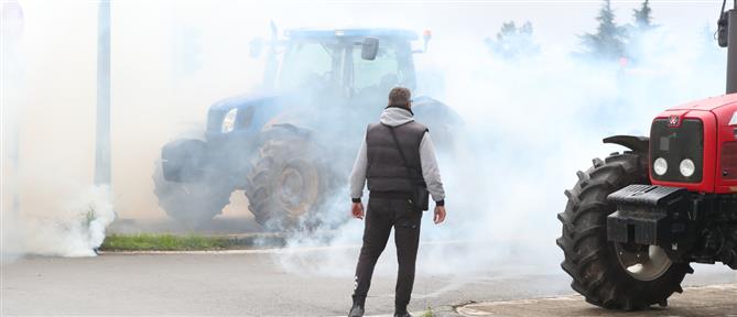 Θεσσαλονίκη - Αγροτοκτηνοτρόφοι: Συνεχίζονται οι πολύωροι αποκλεισμοί στα τελωνεία