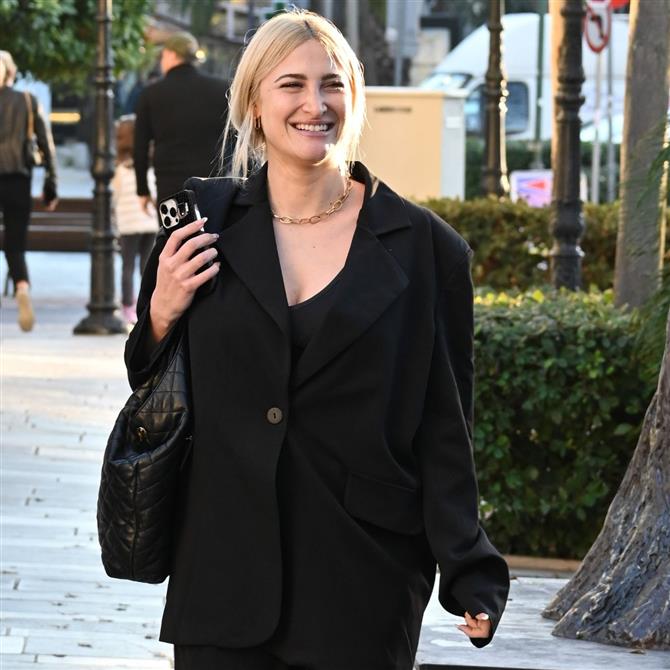 Ιωάννα Τούνη: "Οι απειλές ξεκίνησαν από συγκεκριμένο αριθμό που έχει όνομα και επίθετο", αποκάλυψε ο δικηγόρος της - Η αντίδραση της influencer