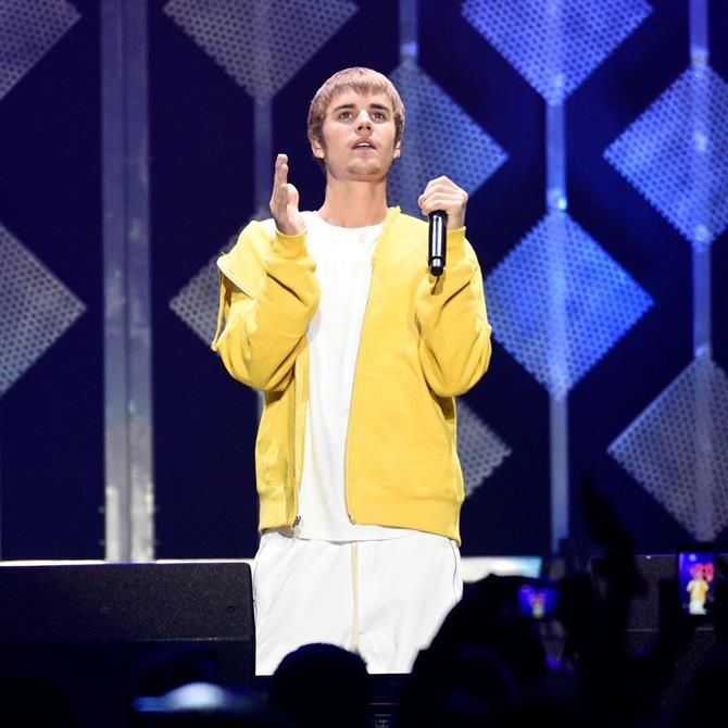 Τζάστιν Μπίμπερ: Αντιδράσεις με τη νέα του ανάρτηση - "Μην καπνίζεις μπροστά στο παιδί σου"