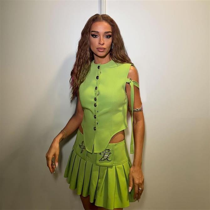 Ελένη Φουρέιρα: Δείτε τη να χορεύει πεντοζάλι στην Κρήτη μαζί με τον Παντελή Τουτουντζή (Βίντεο)