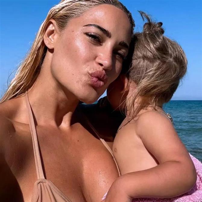 Ιωάννα Τούνη:  Η ανάρτηση με τον γιο της, Πάρη & το τεράστιο φίδι που πήρε ο Δημήτρης Αλεξάνδρου - Ξέσπασε ο Γιώργος Λιάγκας για το στιγμιότυπο