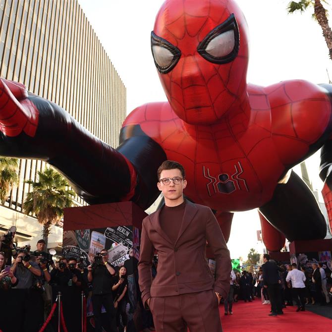 Στο νοσοκομείο ο Τομ Χόλαντ: Τραυματίστηκε στο κεφάλι στα γυρίσματα του "Spider-Man"
