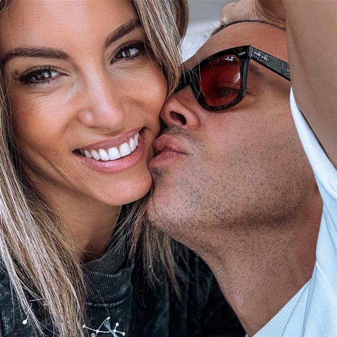 Αθηνά Οικονομάκου: Γιορτάζει για πρώτη φορά τον Άγιο Βαλεντίνο με τον Μπρούνο Τσερέλα - Η φωτογραφία και το δημόσιο μήνυμα
