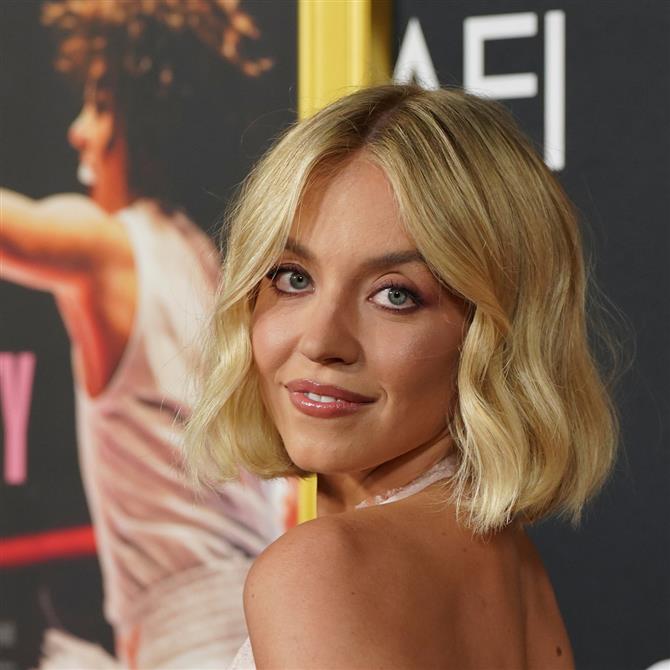 Σίντνεϊ Σουίνι: Με νέο hair look στην πρεμιέρα της ταινίας "Christy" στο Λος Άντζελες