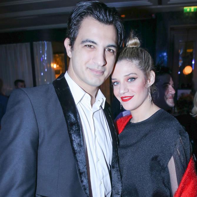 Δήμος Αναστασιάδης: Η αντίδρασή του όταν δημοσιογράφος τον ρωτάει για την εγκυμοσύνη της Τζένης Θεωνά - "Έχει μαθευτεί";