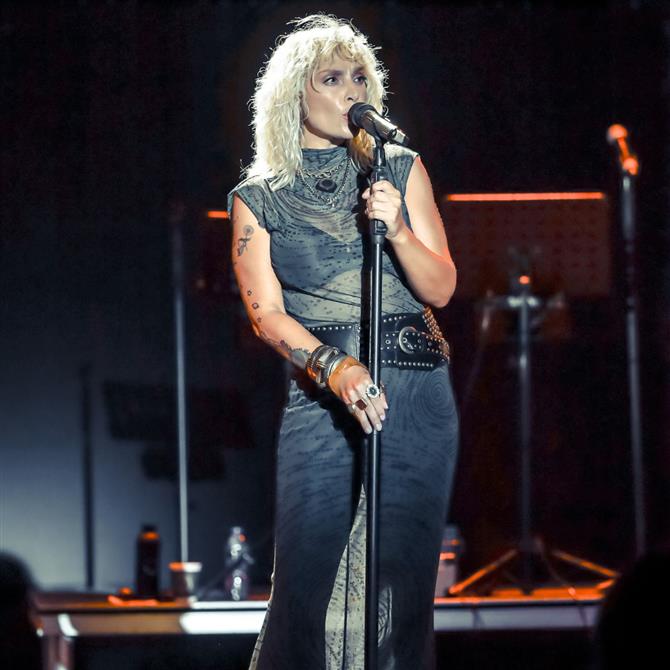 Ελεωνόρα Ζουγανέλη: Δείτε τη να ποζάρει χαλαρή με μαύρο μπικίνι στις πηγές του Αχέροντα (Φωτογραφίες)