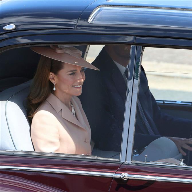 Κέιτ Μίντλετον: Η πριγκίπισσα της Ουαλίας με Dior και βασιλικά κοσμήματα, κατά την υποδοχή του ζεύγους Μακρόν
