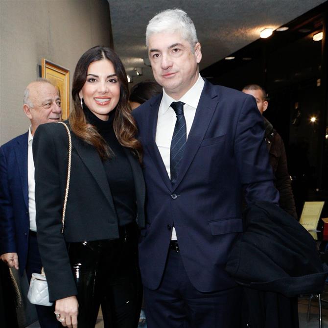 Σταματίνα Τσιμτσιλή: Η κυριακάτικη βόλτα με τον σύζυγό της, Θέμη Σοφό δίπλα στη θάλασσα (Φωτογραφία)


