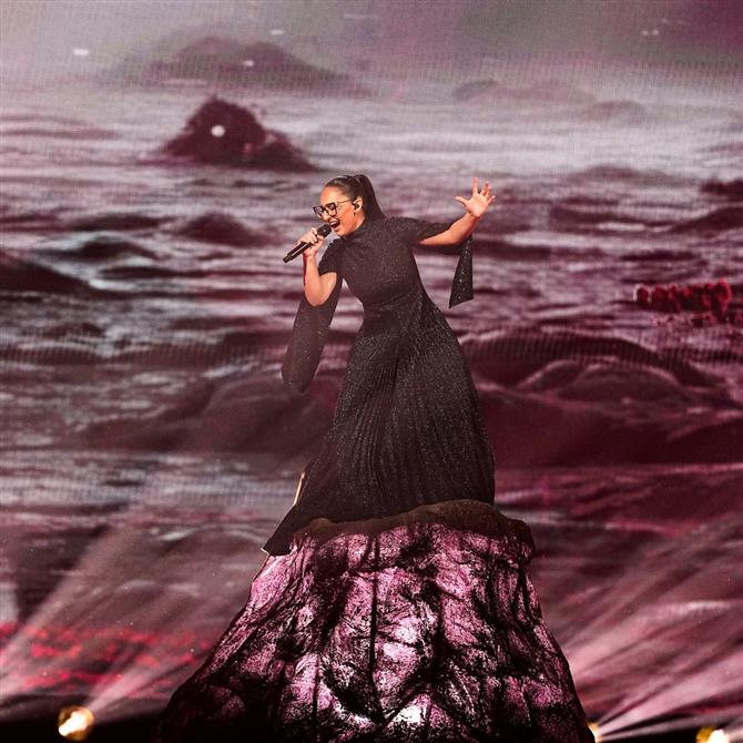 Eurovision 2025: Ξέσπασε σε κλάματα η Klavdia μετά την εμφάνισή της στον Β’ Ημιτελικό (Βίντεο)