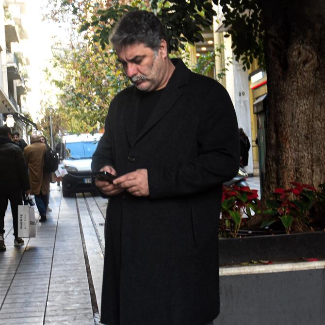 Βασίλης Μπισμπίκης: "Δεν έχω συλληφθεί, αυτά που λέγονται είναι βλακείες", ήταν τα πρώτα λόγια του ηθοποιού

