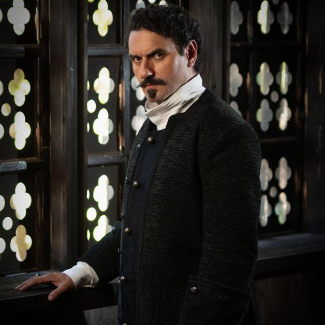 Ο Μελέτης Ηλίας στο FTHIS: Ο ρόλος στη "Μάγισσα - Φλεγόμενη καρδιά", η οικογένειά του και η επιστροφή της σειράς "Το Σόι σου"