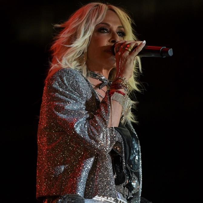 Άννα Βίσση: Ποζάρει με μαύρο μαγιό σε παραλία στις Μπαχάμες - Οι διακοπές με την κόρη της, Σοφία Καρβέλα