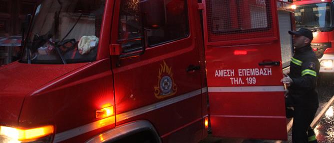 Σοβαρό τροχαίο στην Άρτα: Φορτηγό ανετράπη σε παράδρομο της Ιονίας Οδού - Εγκλωβισμένος ο οδηγός