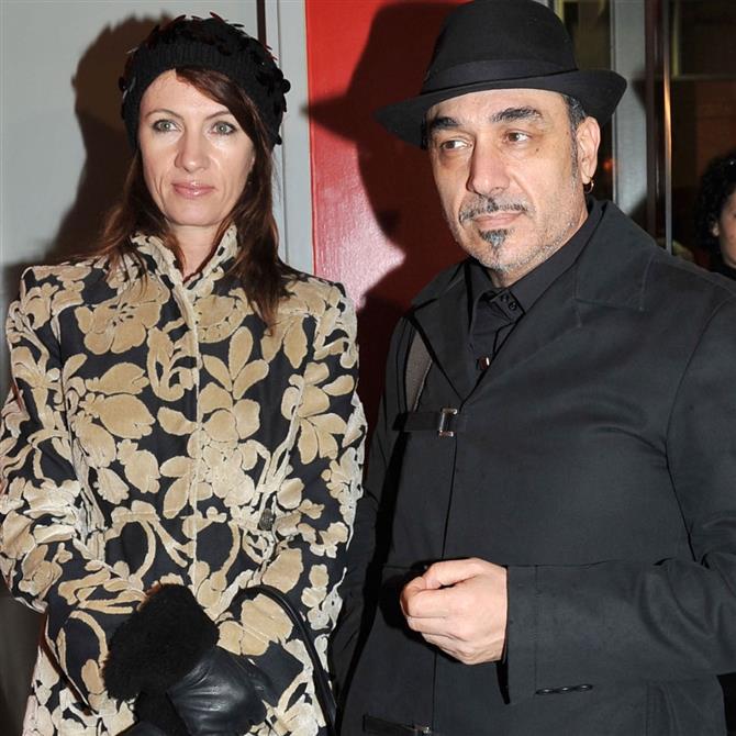 Νότης Σφακιανάκης: Συντετριμμένη η κόρη του, Αφροδίτη, μετά τον θάνατο της μητέρας της – Η επίσκεψη στο νοσοκομείο μαζί με τον αδερφό της