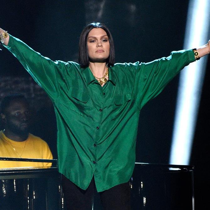 Jessie J: Αναβάλλει την περιοδεία της για να υποβληθεί σε δεύτερη εγχείρηση για καρκίνο του μαστού