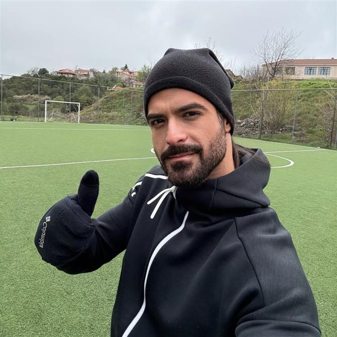 Άρης Μουγκοπέτρος: Συγκλονίζει η σύζυγός του - "Κοιμόμουν με τα παιδιά μας όταν έγινε το ατύχημα"