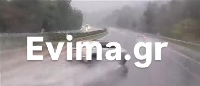 Ε.Ο. Αθηνών - Λαμίας: Τρομακτικό τροχαίο λόγω κακοκαιρίας - Οδηγός έχασε τον έλεγχο ΙΧ (Βίντεο)