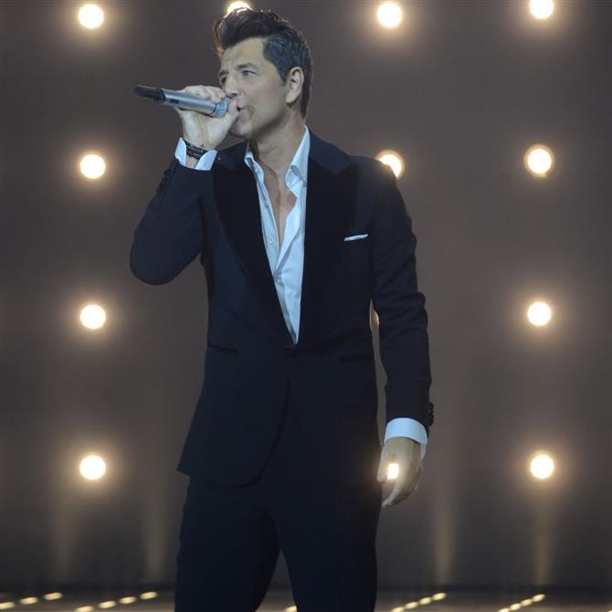 Σάκης Ρουβάς: Επιστρέφει στην τηλεόραση – Η εκπομπή που θα παρουσιάσει