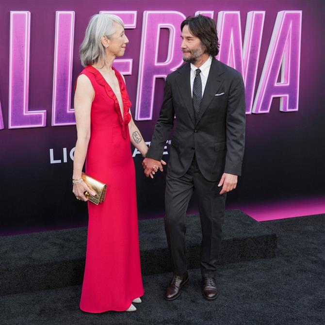 Αλεξάντρα Γκραντ: Διέψευσε δημόσια τις φήμες περί γάμου με τον Κιάνου Ριβς
