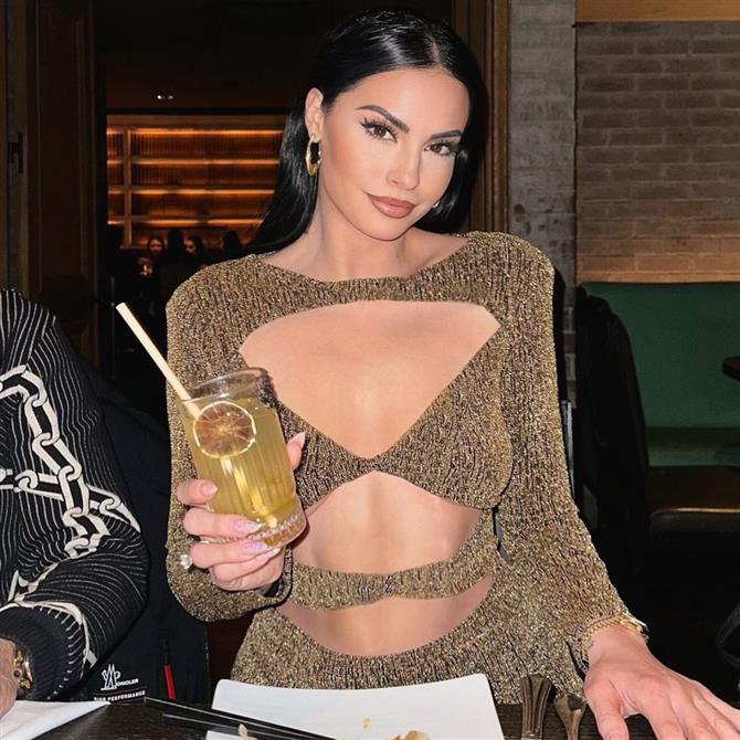 Δήμητρα Αλεξανδράκη: "Οι γονείς του άντρα μου με έχουν αγκαλιάσει σαν παιδί τους, αναπληρώνουν την οικογένεια που δεν είχα"